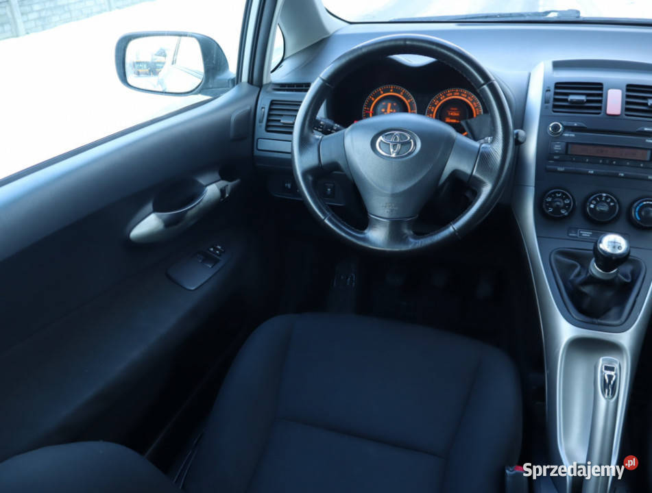 Toyota Auris 14 VVTi srebrny Łódź