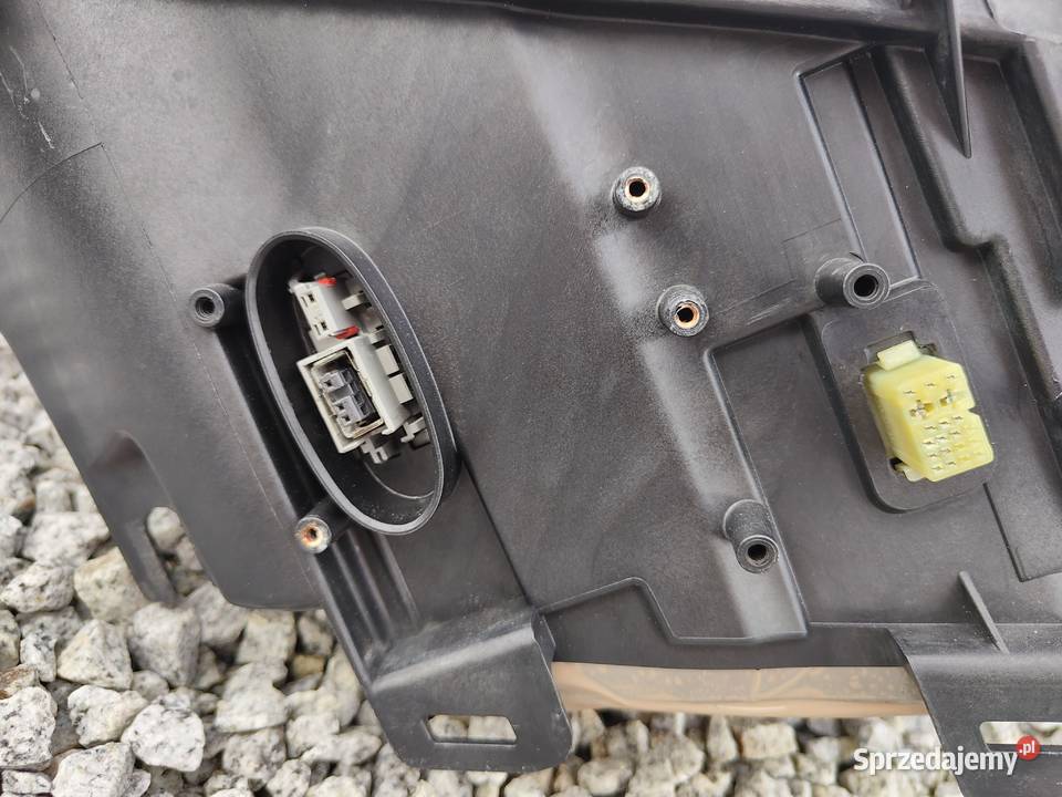 Reflektory D1S skrętne HELLA E60 E61 przedlift Kielcza