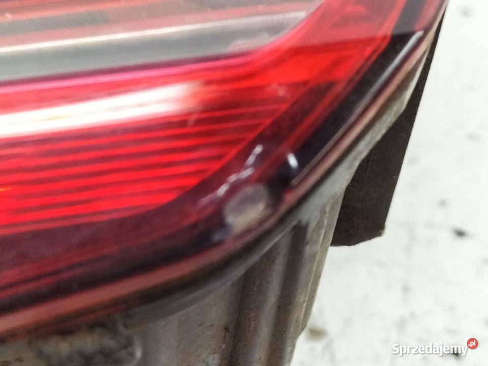 LAMPA TYŁ W KLAPĘ PRAWA SEDAN USA 561945308C VW świętokrzyskie