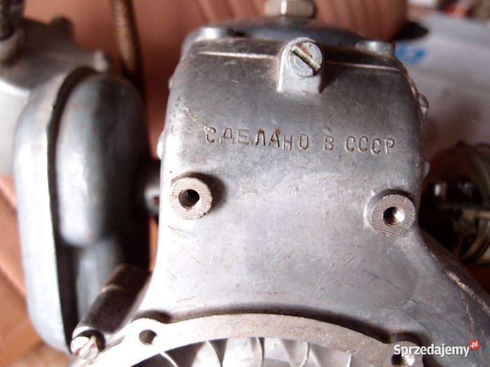Mały radziecki silnik spalinowy Produkcja PRL
