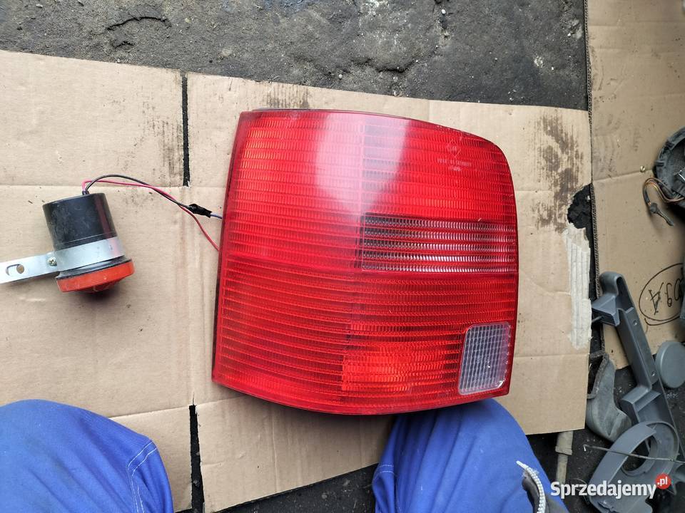 VW PASSAT B5 KOMBI LAMPA TYŁ TYLNA LEWA