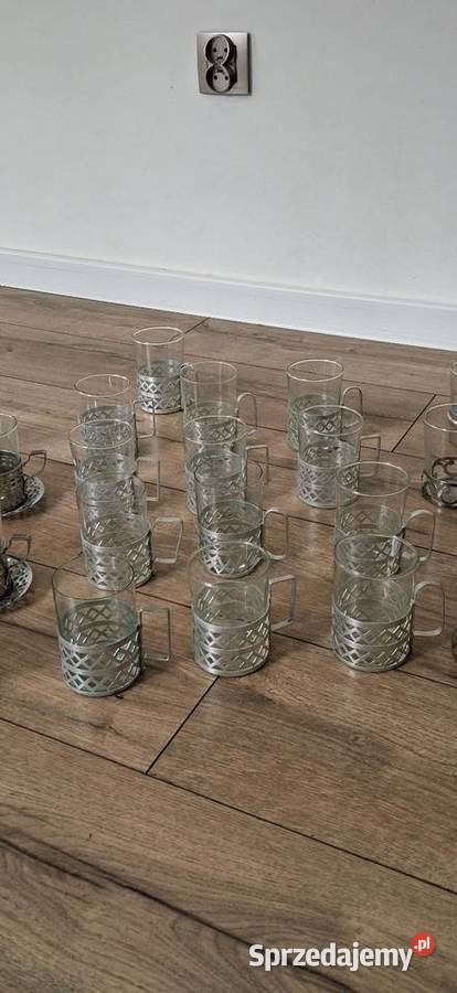 Szklanki z koszykami z czasów PRL