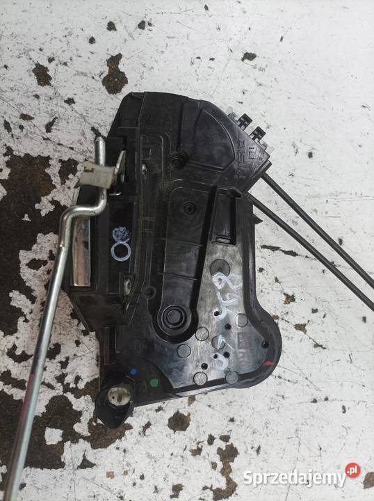 ZAMEK DRZWI LEWY PRZÓD EU E16 E17 E18 Toyota