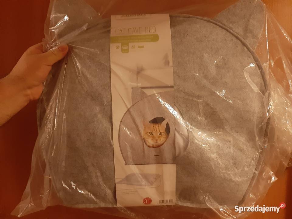 Nowa filcowa budka dla kota.