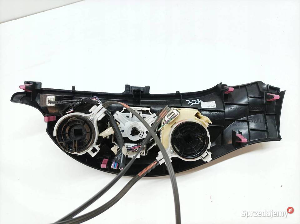 PANEL NAWIEWU LINKI W KOMPLECIE Toyota Yaris III