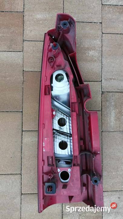 Lampa TYŁ BERLINGO PARTNER 0812 klapa prawa