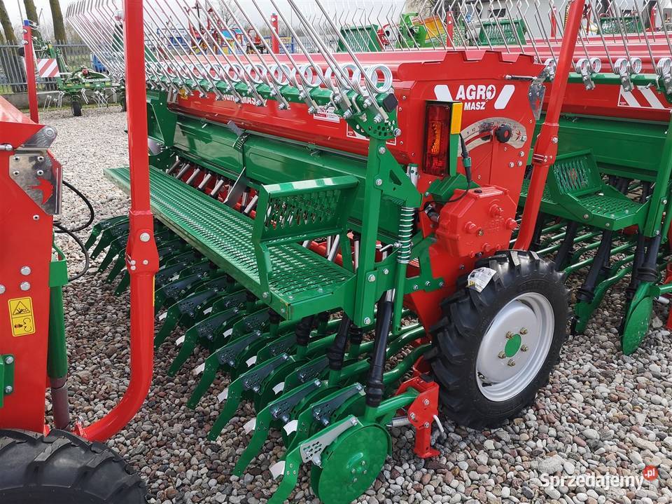 Siewnik dwutalerzowy Agromasz Ciechanów