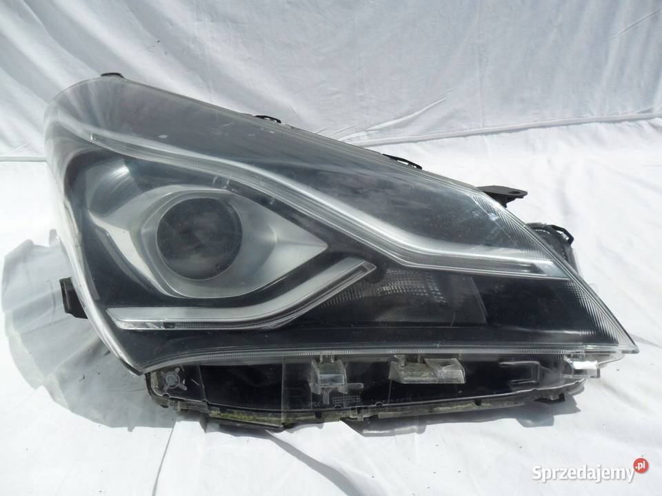 Toyota Yaris III 3 lift reflektor prawy przedni Części samochodowe Nowy Tomyśl