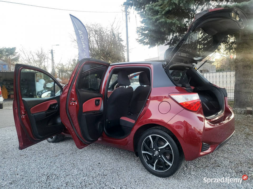 Toyota Yaris 15 Hybrid 100 Full Wersja 100 asystent pasa ruchu łódzkie Pabianice