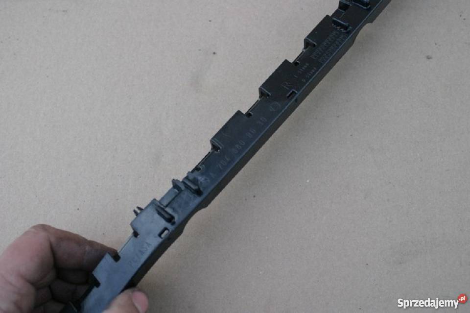 MERCEDES C KLASA W204 ŚLIZG ZDERZAKA TYŁ KOMBI Bieleń