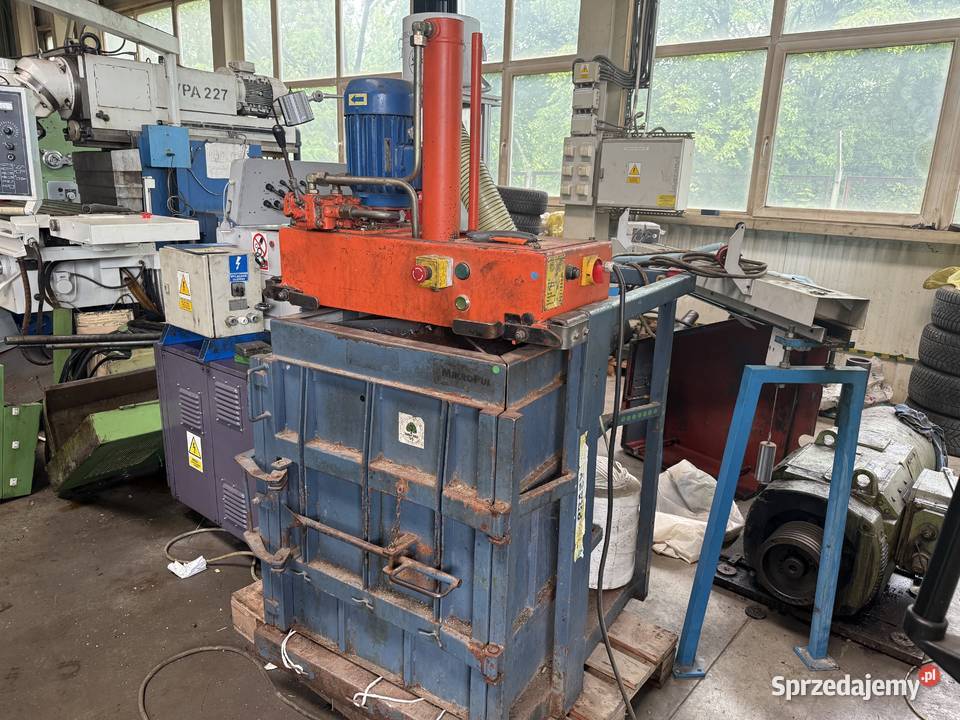 Belownica prasa do makulatury Roczniak PR8M Produkcja Tarnowskie Góry