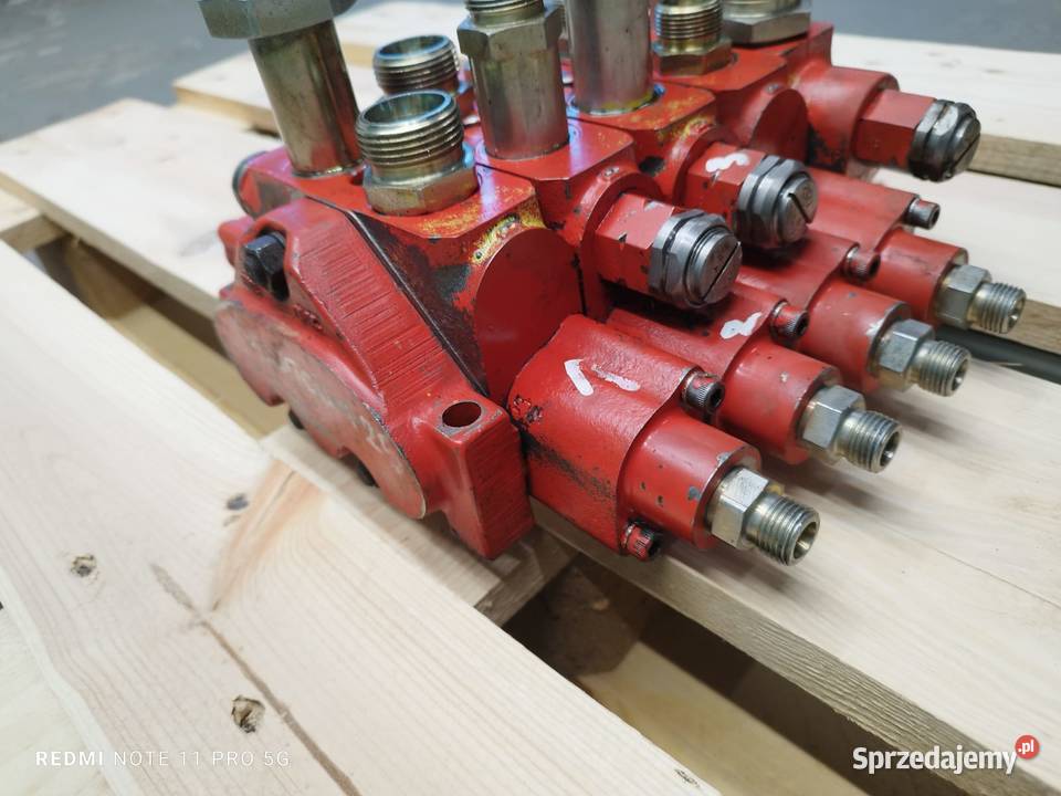 Rozdzielacz 205299 099530761 Manitou MLT 627 Wilkowo