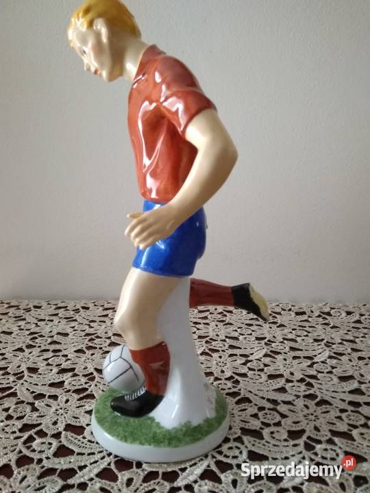 Porcelana figurka pilkarza Porcelana i szkło Chorzów