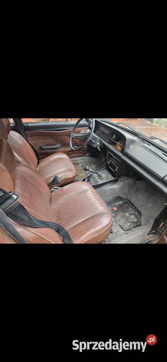 Duży Fiat 125p pali sprawne hamulce