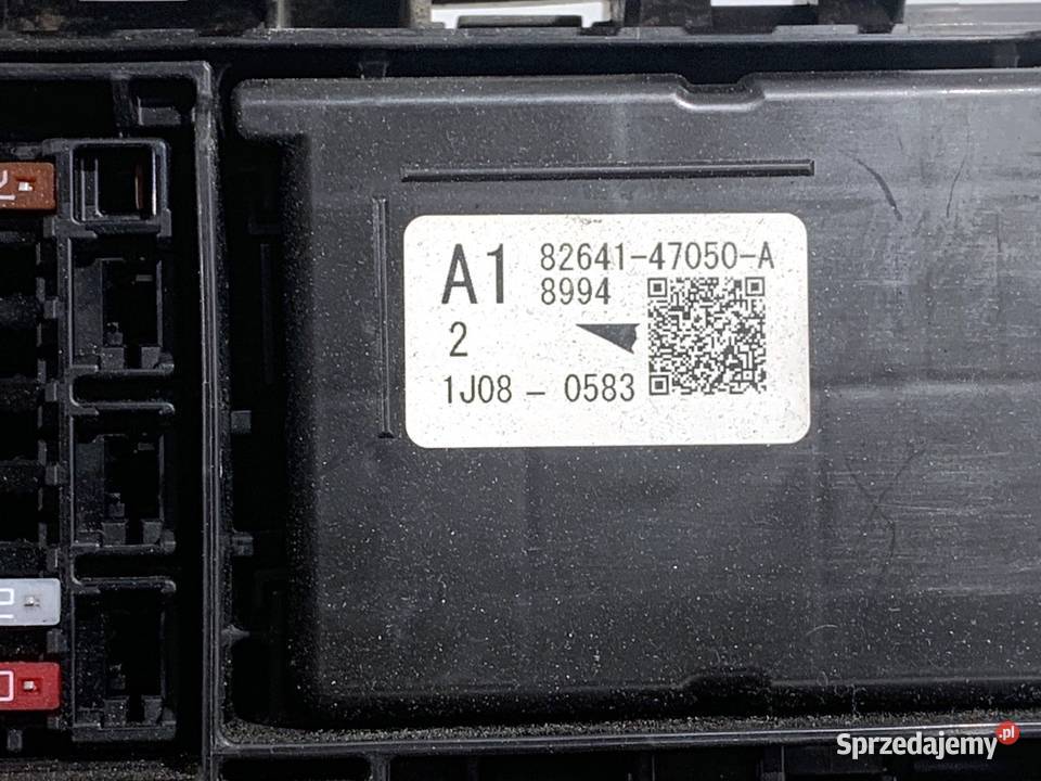 SKRZYNKA BEZPIECZNIKÓW TOYOTA COROLLA E21