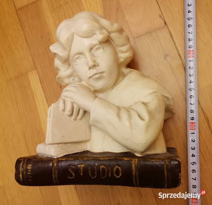 214 FIGURKA CHŁOPIEC NA KSIĄŻCE DISCO łódzkie Łódź