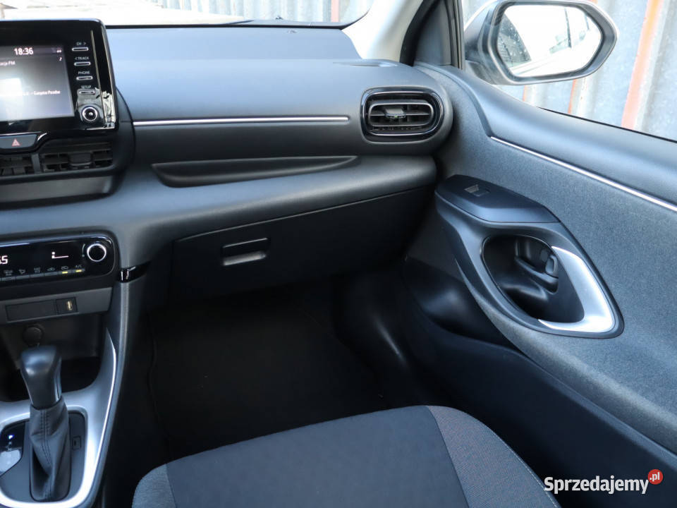 Toyota Yaris 15 VVTi Hybrid elektryczne szyby