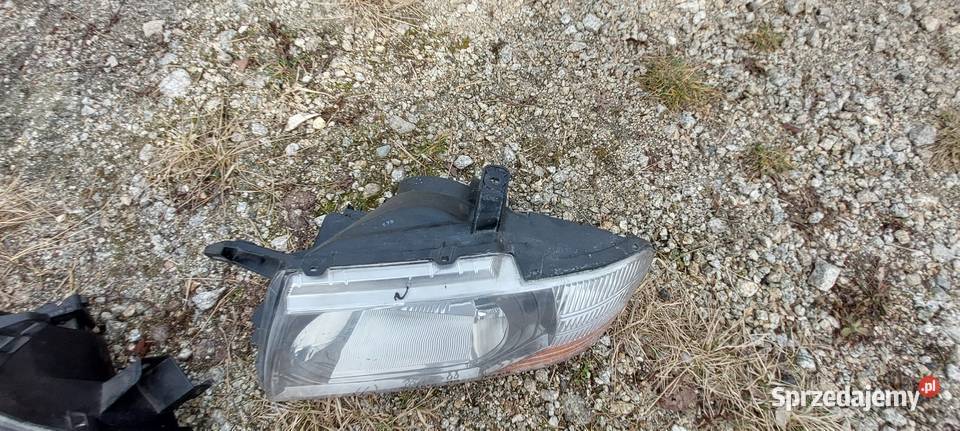 Mitsubishi Pajero lampa prawa lewa jasna Byków