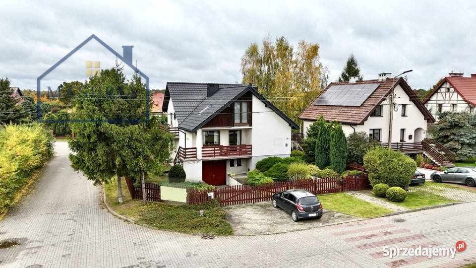 Wolno stojący dom Jeziorakiem asfalt Iława