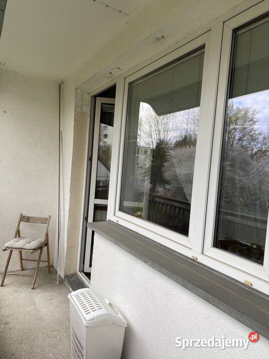 Z widną kuchnią cichymi windami i zielonym wielka płyta Warszawa