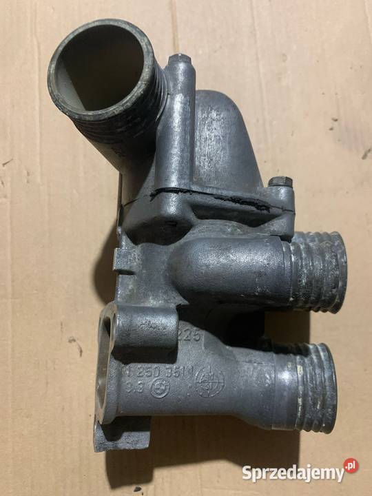 BMW E24 E28 E23 E12 M30 obudowa termostatu Mszana sprzedam