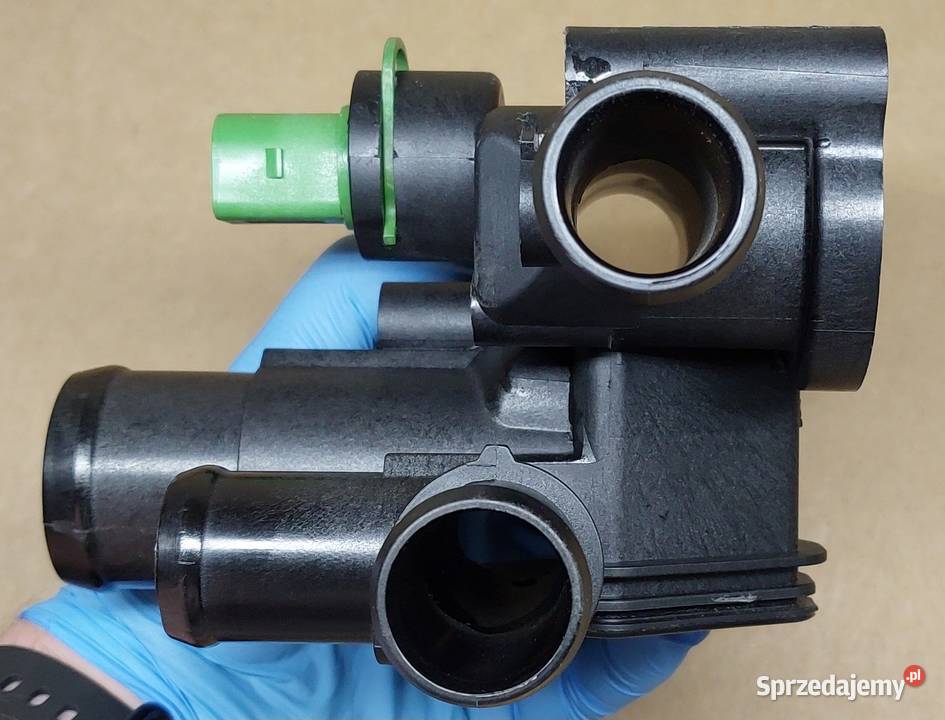 OBUDOWA TERMOSTATU AUDI A3 8L BORA GOLF IV 16 osobowe Mielęcin