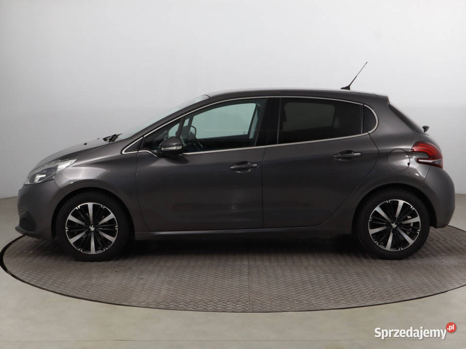 Peugeot 208 12 PureTech 64061km sprzedam