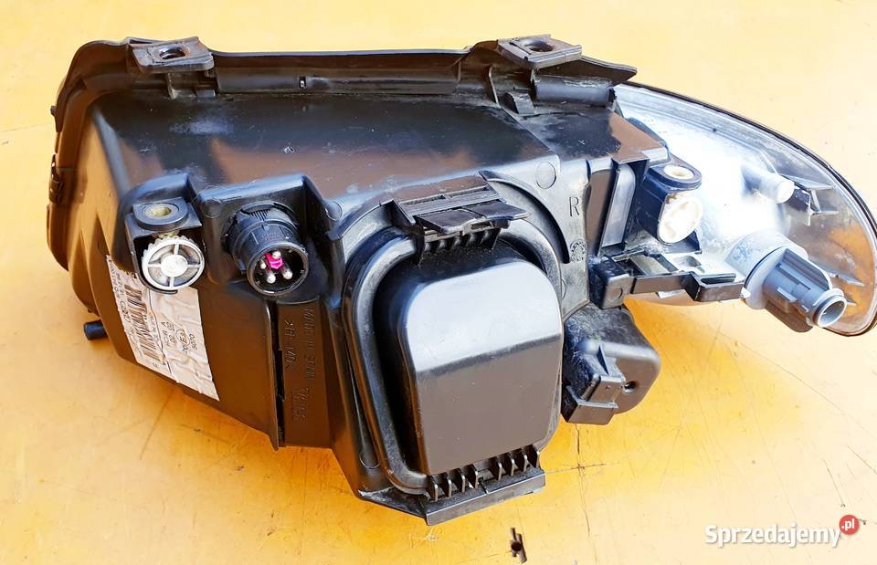 AUDI A4 B5 REFLEKTOR PRAWY ORG 8DO941004A Radom