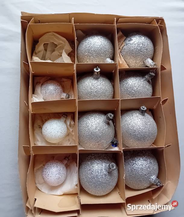 Zestawsrebrnych brokatowych bombek choinkowych wielkopolskie Koźminek