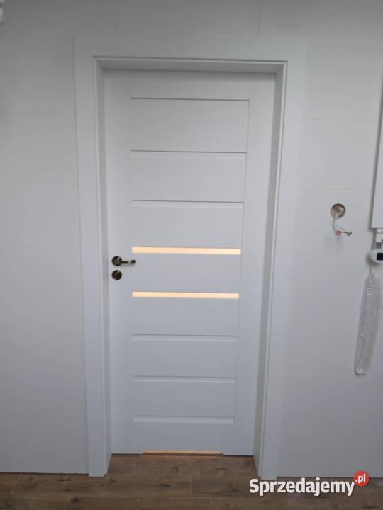 Drzwi na RAMIE DREWNIANEJ białe Łomża