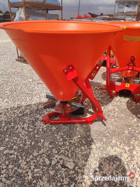 Rozsiewacz do nawozu lejek rozne pojemności