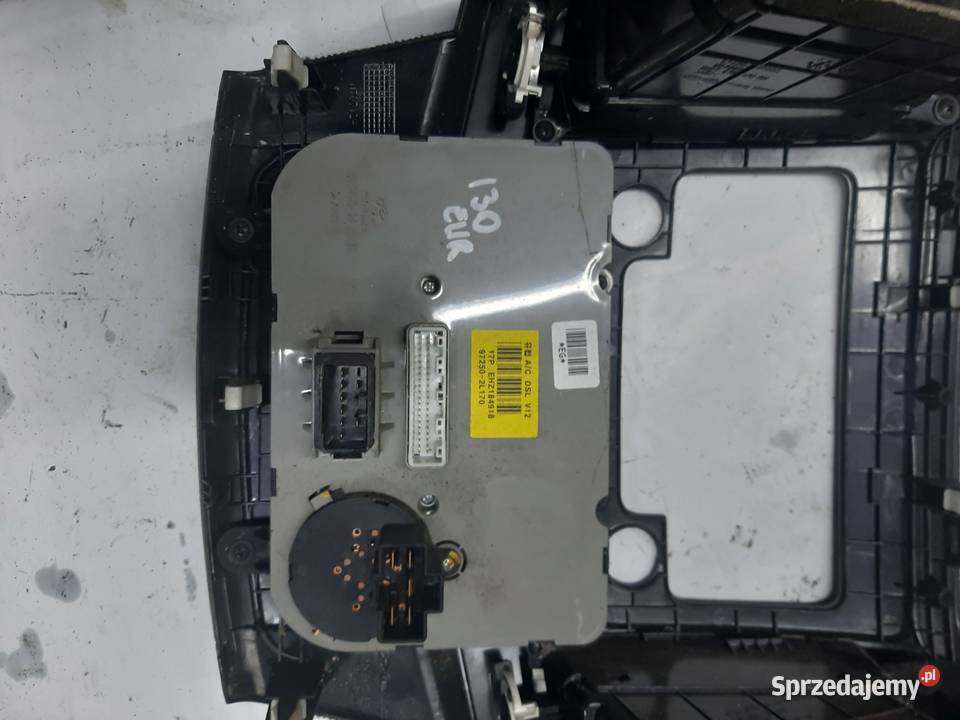 Hyundai i30 panel nawiewu klimatyzacji ramka Ksawerów