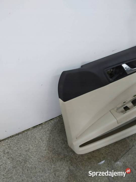 TAPICERKA BOCZEK PRAWY PRZÓD PASAŻERA 3T Skoda