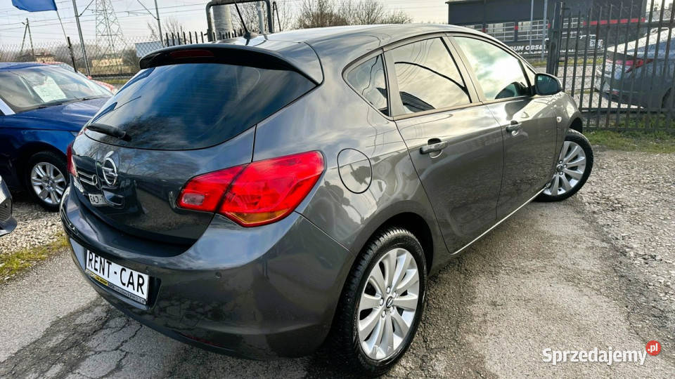 Opel Astra 16i116OPŁACONY Bezwypadkowy Rok produkcji 2010 Częstochowa