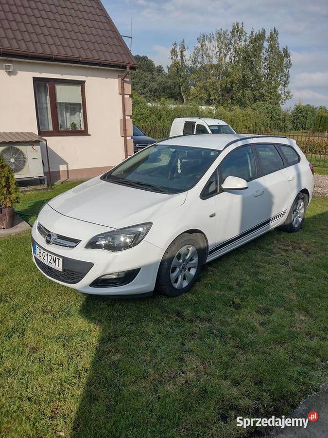 Opel Astra J 2015 welurowa tapicerka Dębowiczki