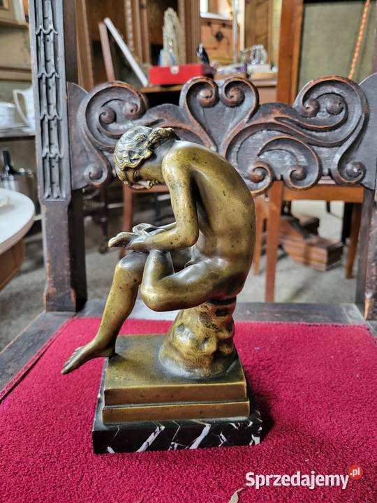 Figura z brązu chłopca wyciągającego cierń Rybnik