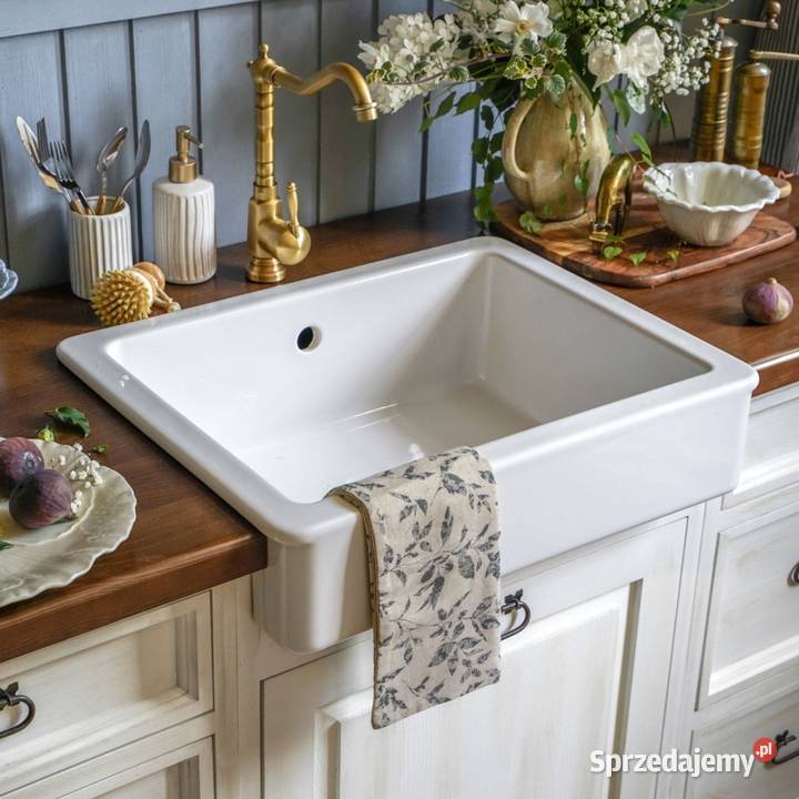 Biała kuchnia drewniana w starym stylu Maków Podhalański