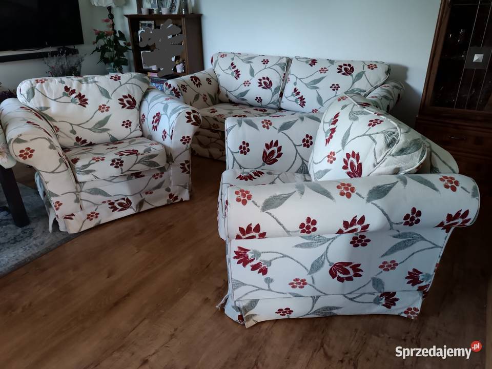 Sofa w kwiaty i dwa fotele Chojnice