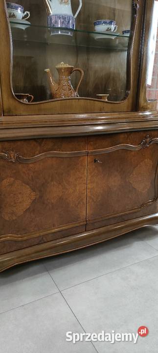 Piękna serwantka witryna klasyczna