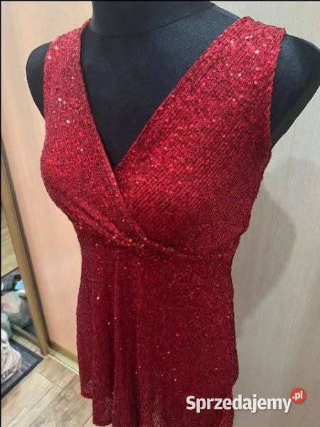 Sukienka czerwona z cekinami dekoltem w Spódnice i sukienki mazowieckie