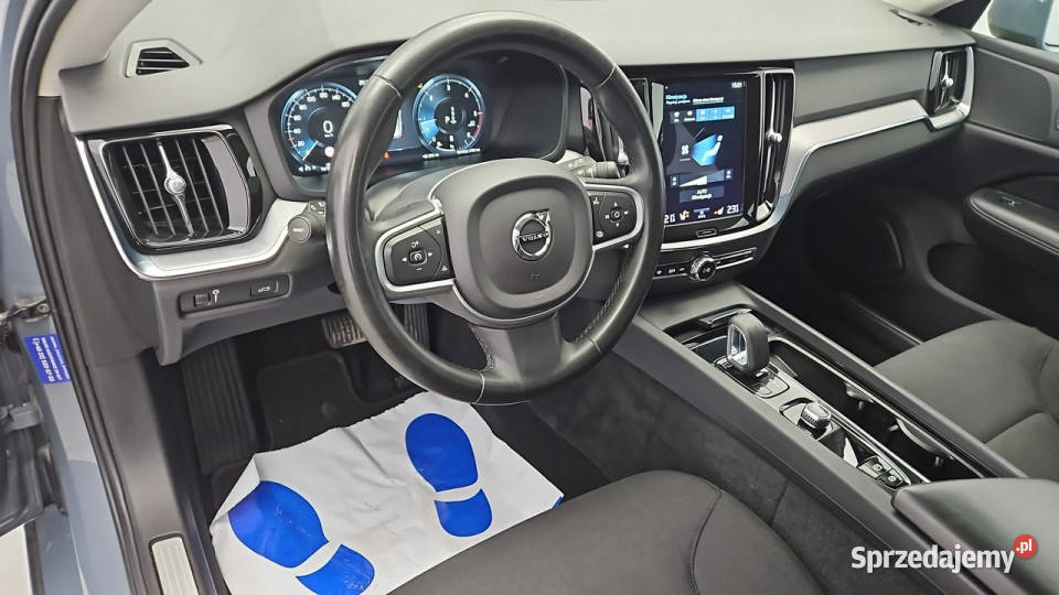 Volvo V60 B4 D Momentum aut Z Polskiego Salonu serwisowany w ASO Warszawa