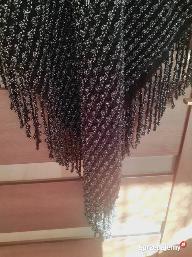 narzutka z frędzlami ze srebrną nitką chusta pomorskie Gdańsk