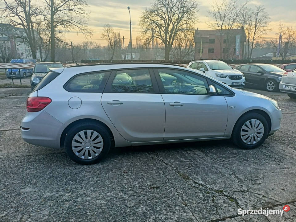 Opel Astra zadbany serwisowany zarejestrowany światła przeciwmgielne łódzkie Tomaszów Mazowiecki sprzedam