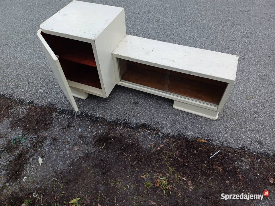 Stara drewniana komoda Lubań