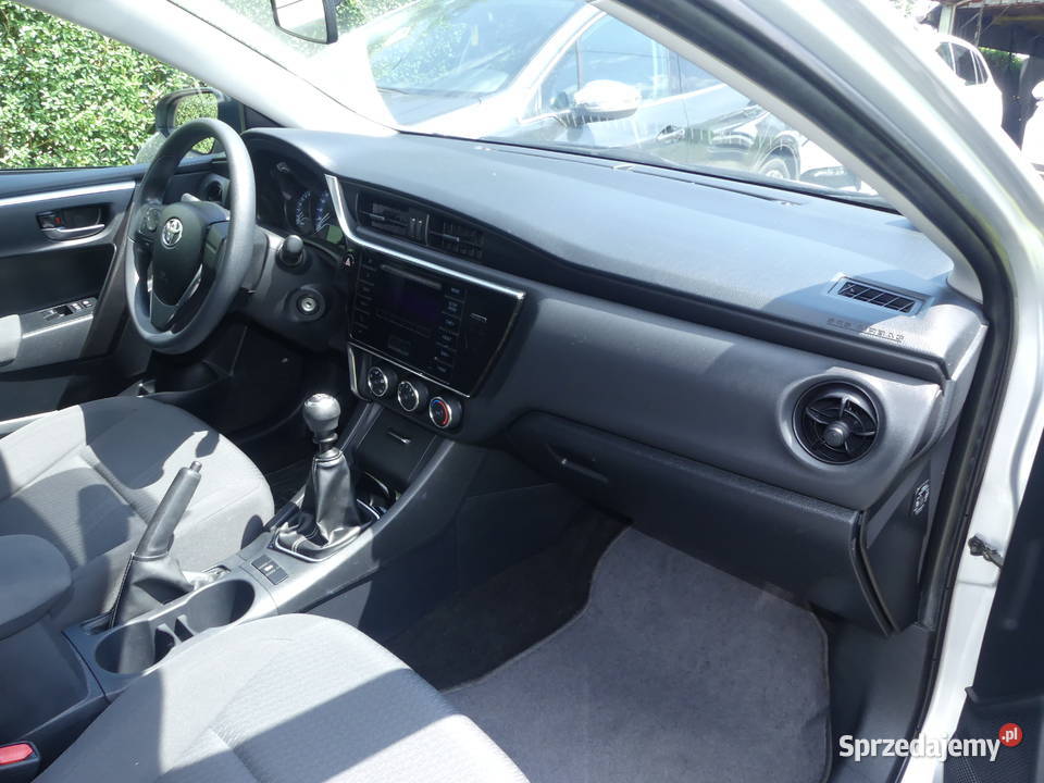 Corolla LIFT 20162017r 83 Salon Iwkowa