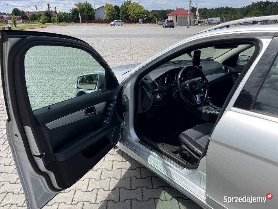 Mercedes C300 4Matic AMG wyposażenie Avantgarde Huta Komorowska