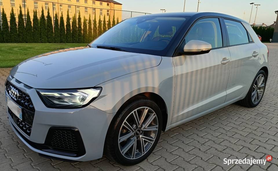 Audi A1 piękny kolor automat niski przebieg full gniazdo SD Kawęczyn
