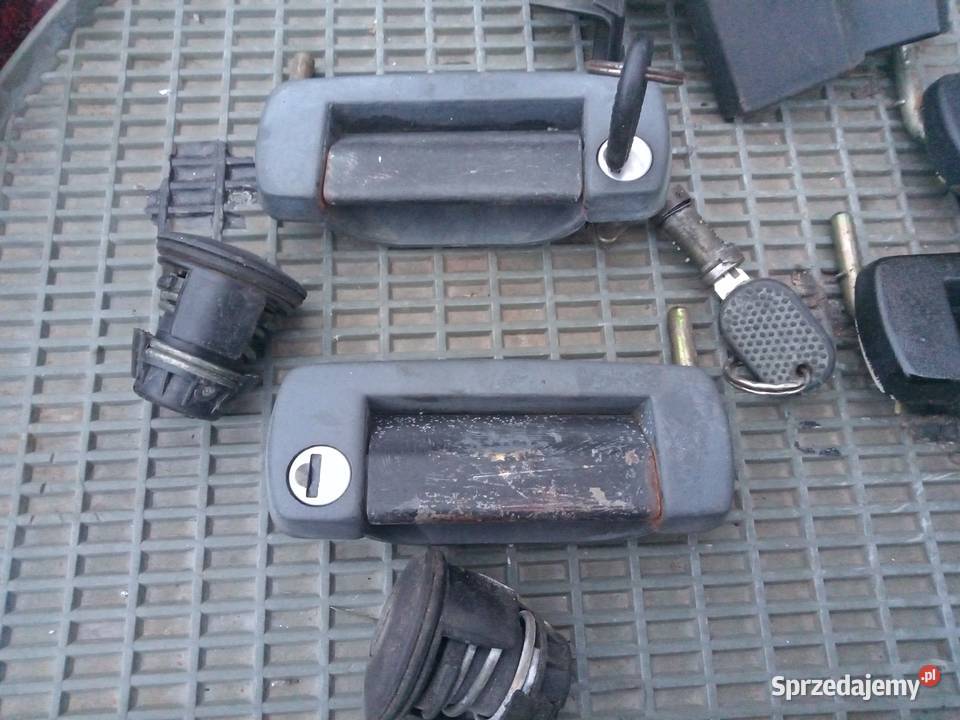 Fiat 126p klamki zewnetrzne zamek tyl korek wlew