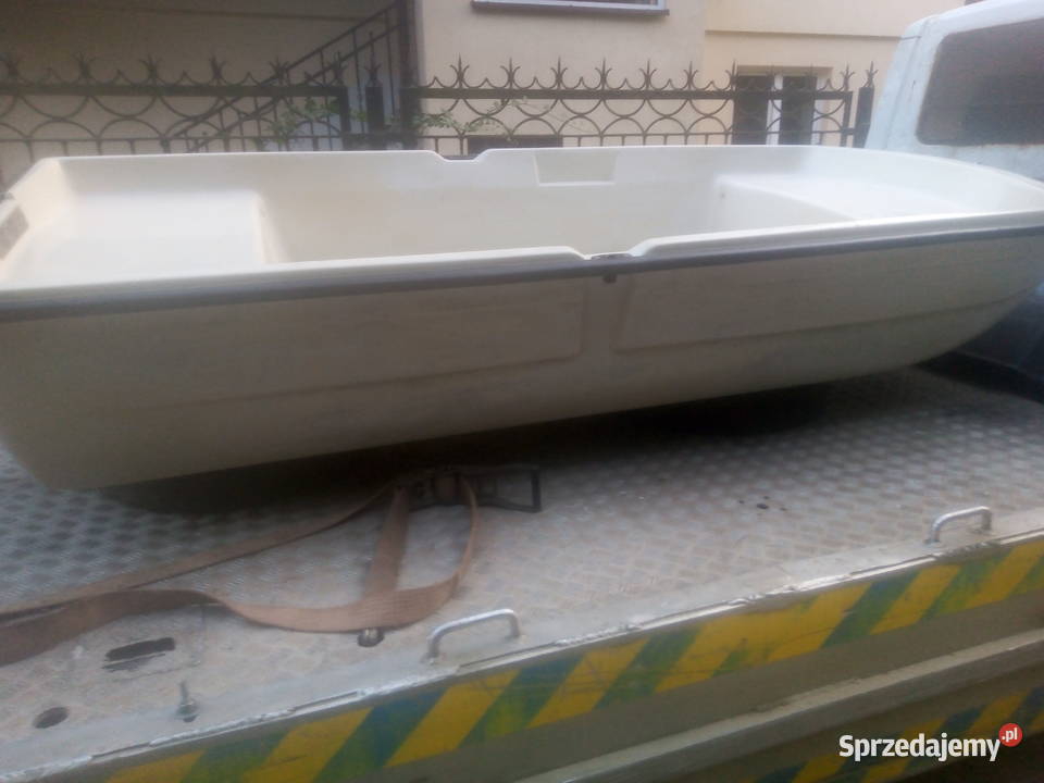 plastikowa łódka Ząbki