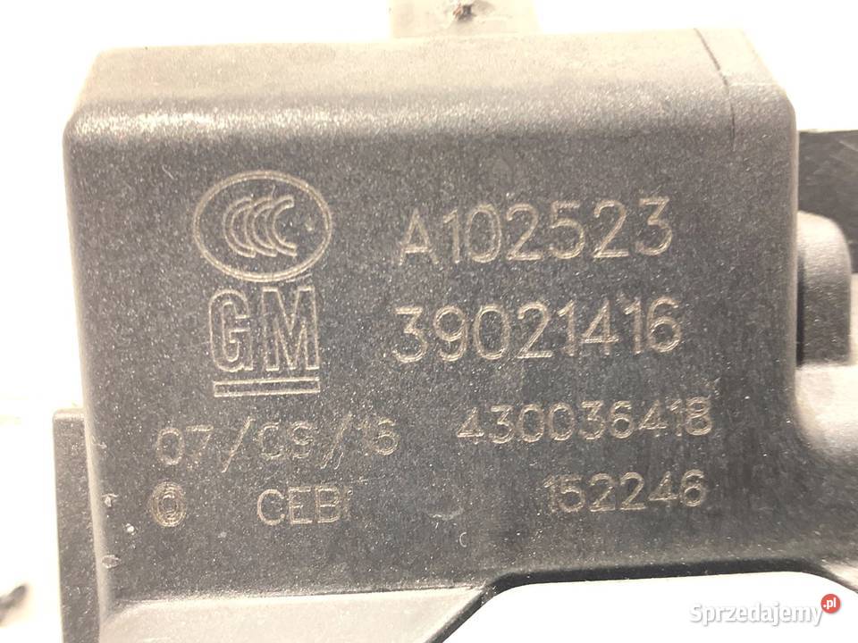 ZAMEK KLAPY TYŁ OPEL CORSA E Hatchback 39021416